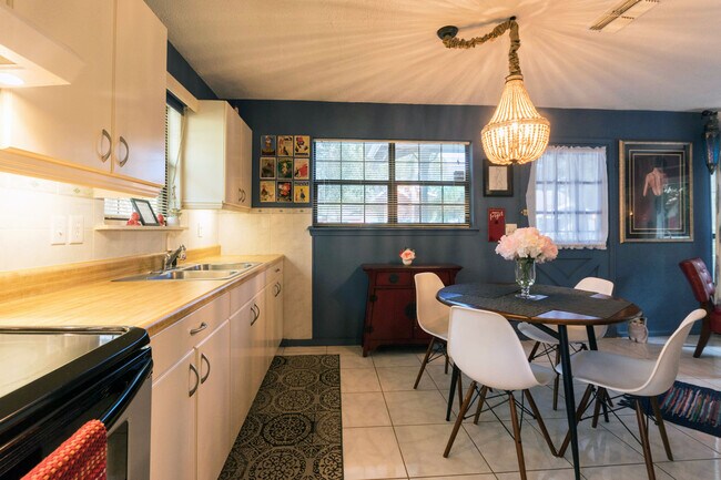 Building Photo - 1022 8th St N