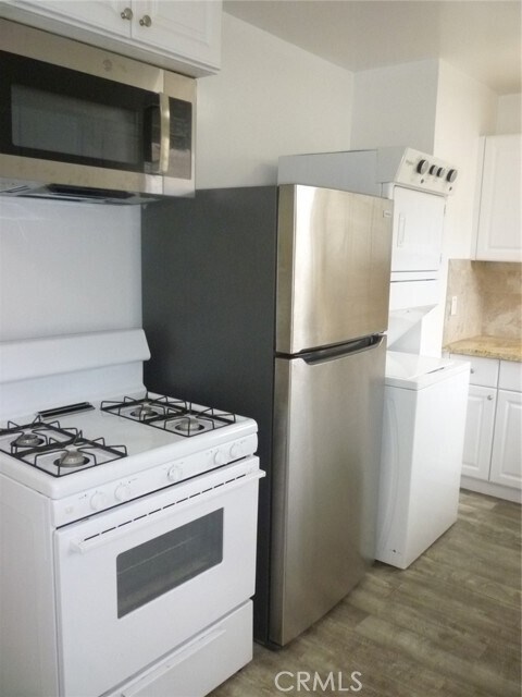 Building Photo - 15709 Brighton Ave