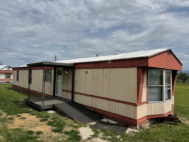 Building Photo - 2 Bedroom 1 Bathroom Home located in Greeneville, TN