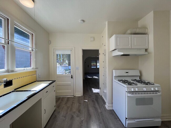 Building Photo - 1434