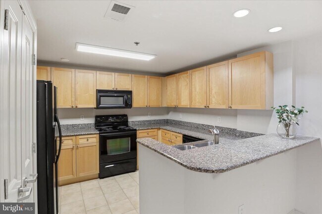 Building Photo - 777 7th St NW