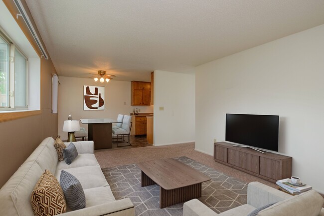 Fargo, ND Country Club Apartments | Living - Country Club