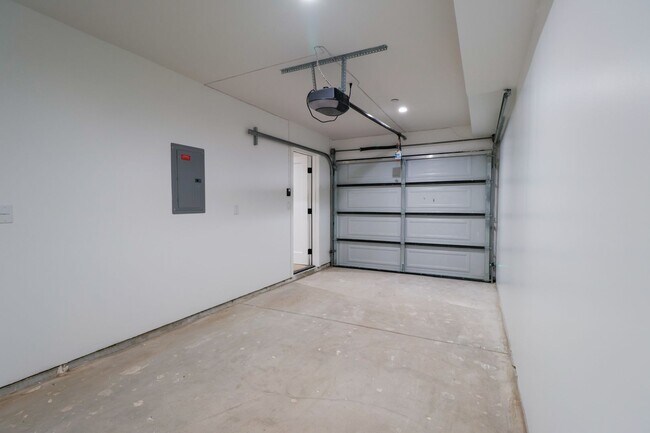 Building Photo - 4647 Pickford St