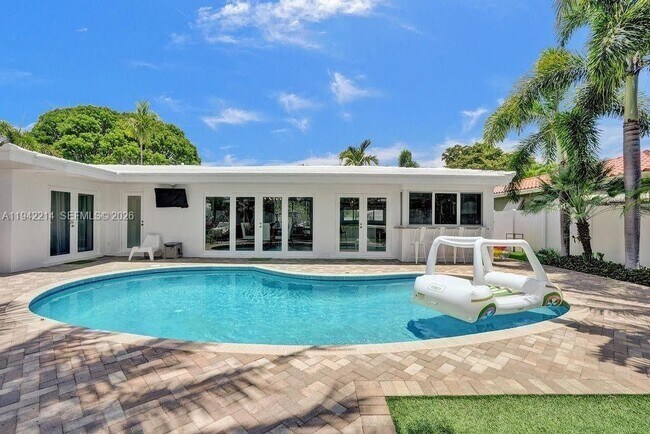 Building Photo - 2080 NE 65th St