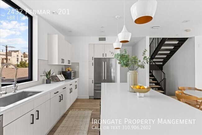 Building Photo - 2432 Penmar-201