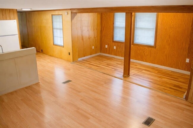 Building Photo - 11529 Main St