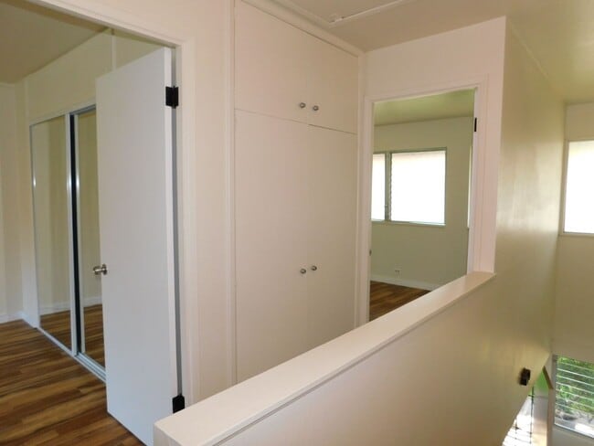 Building Photo - 2-bed 2-bath 1- parking Tropic Gardens Town House for rent!