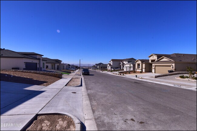 Building Photo - 12844 Giovanni Grajeda Ave