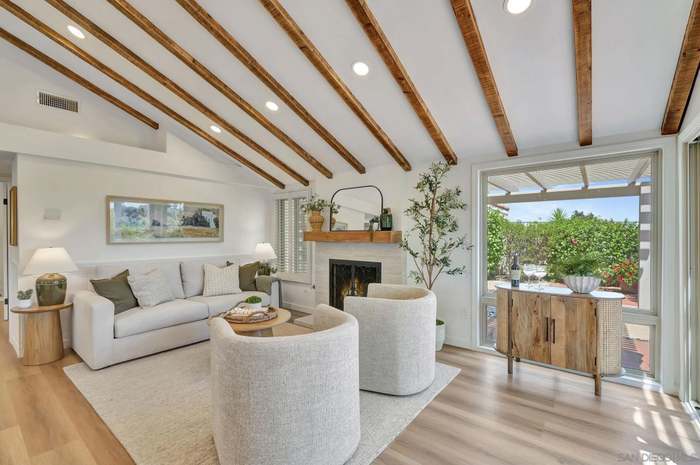 Building Photo - 12880 Circulo Dardo