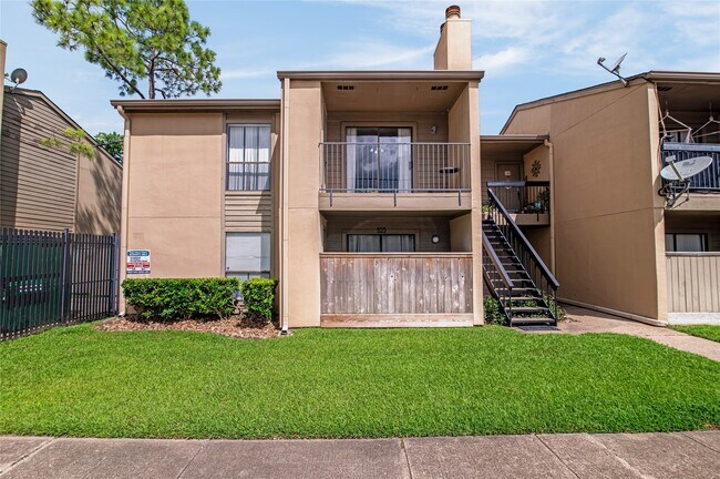 Building Photo - 3300 Pebblebrook Dr