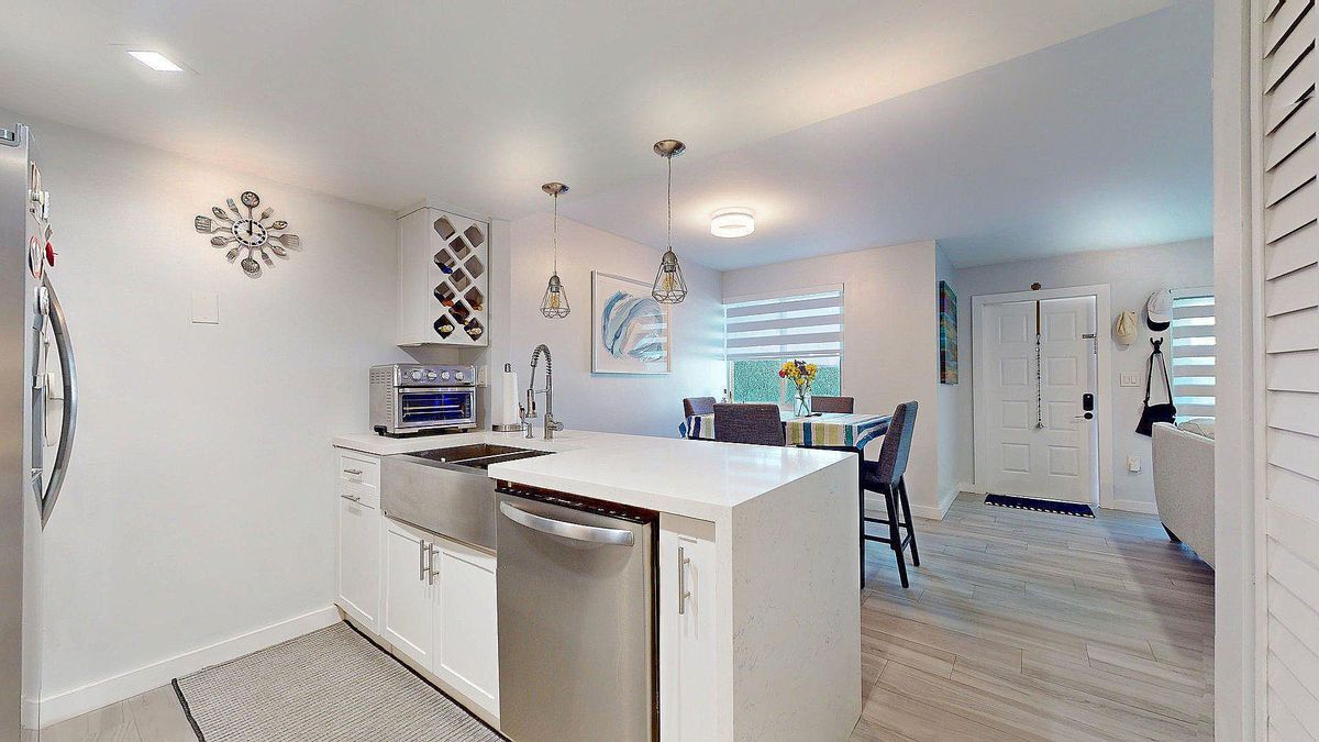 Building Photo - 6840 SW 45th Ln