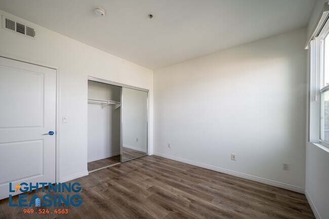 Building Photo - 11925-11923 Kling St