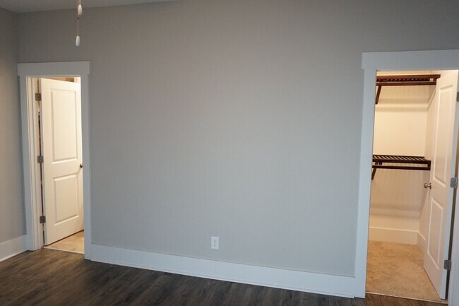 Building Photo - 4BR/3.5BA Home in the Gated Community of R...