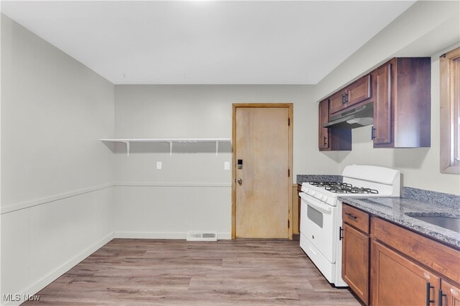 Building Photo - 3460 Hetzel Dr