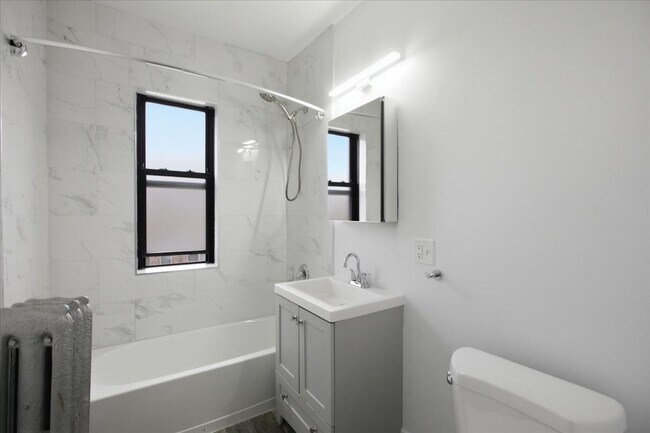 Building Photo - 6214 S Dorchester Ave