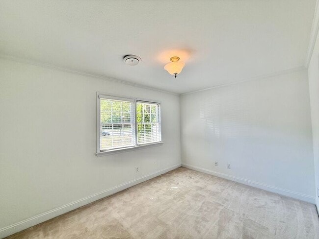 Building Photo - 1402 Hedgelawn Way