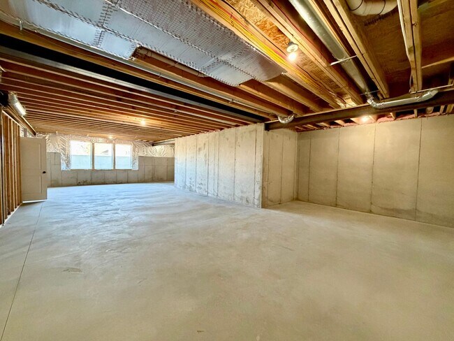 Building Photo - 17621 Carter St