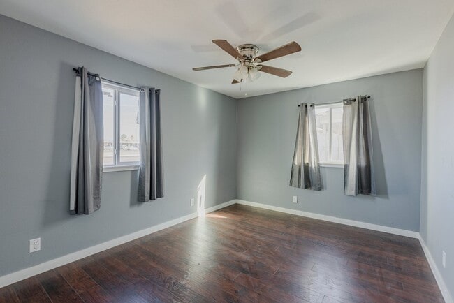 Building Photo - 1202 E 42nd St