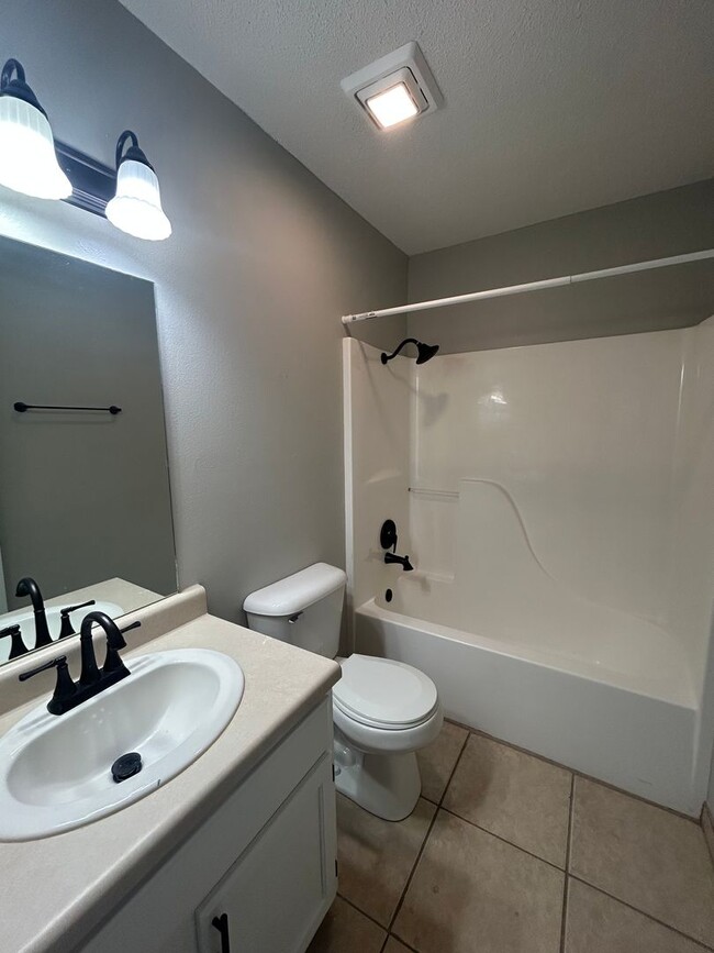 Building Photo - 3302 SW Landau Ct