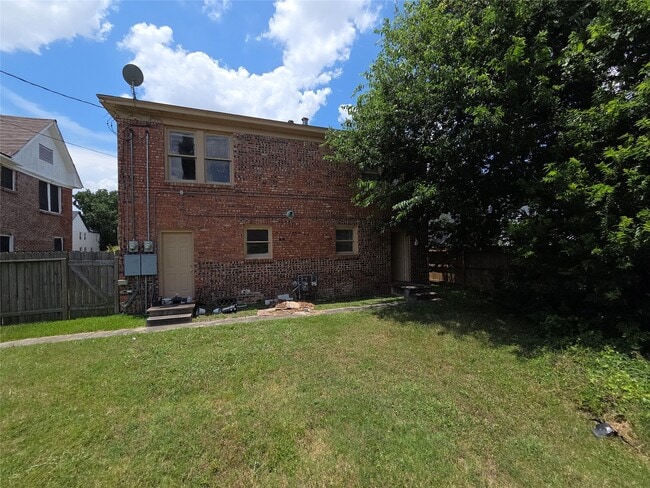 Building Photo - 2805 Cleburne St