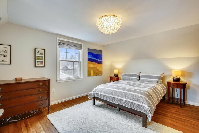 Building Photo - Fabulous 5BR 2.5BA Located in Close in Roc...