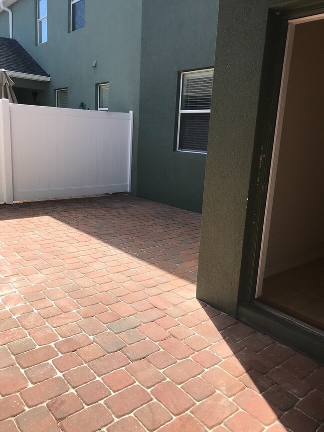 Building Photo - 4 bedroom independence Winter Garden townhouse for rent (internet/cable included in the rent)