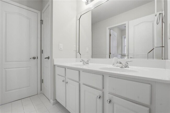 Building Photo - 3561 Carriage Glen Way