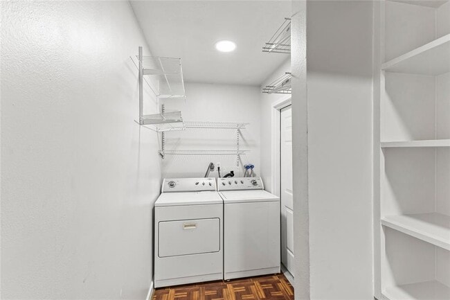 Building Photo - 1426 Maroby St