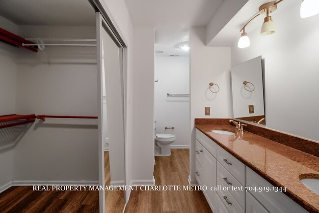 Building Photo - Charming HOME in Prime South Charlotte Location!