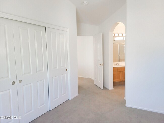 Building Photo - 5609 Sienna Way