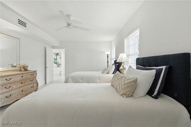 Building Photo - 3070 Gulf Shore Blvd N