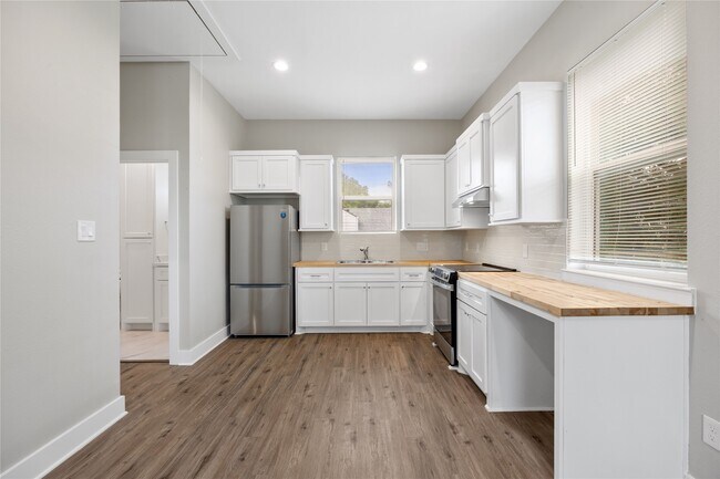 Building Photo - 4384 Fiesta Ln