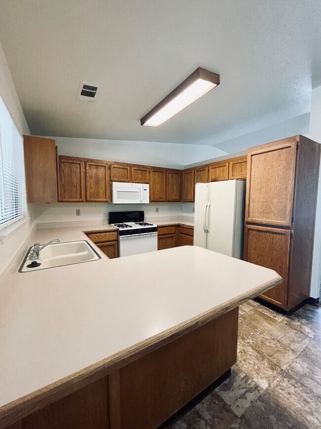 Building Photo - Remodeled Home in Starview Subdivision