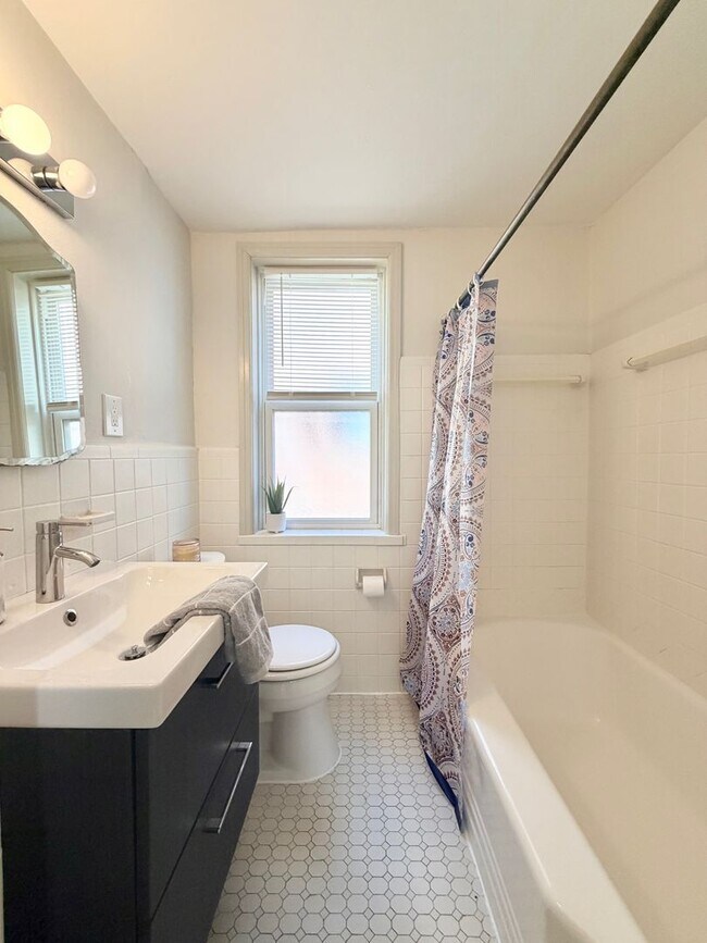 Building Photo - 5308-5308 Jamieson Ave