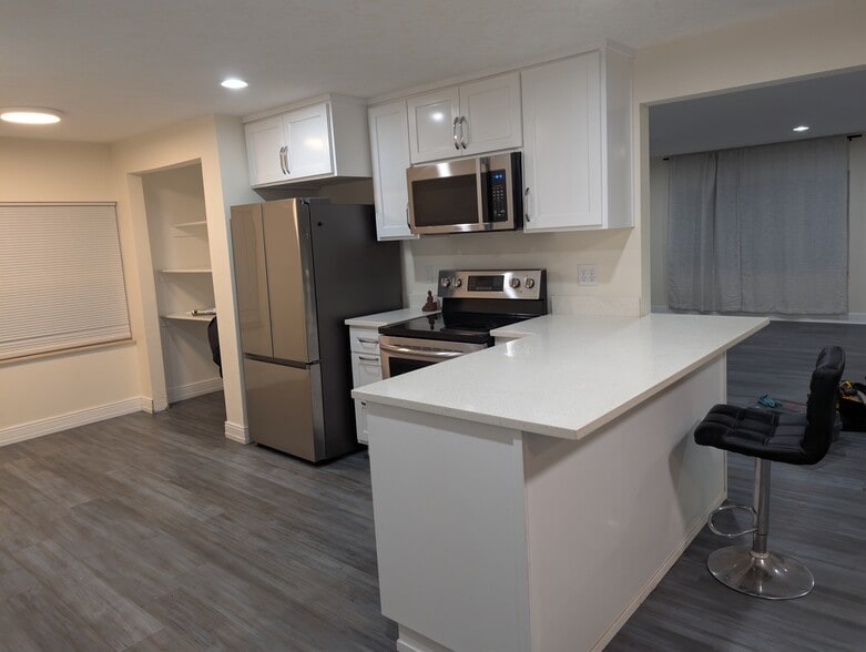 Building Photo - 3603 Sunnyview Rd NE