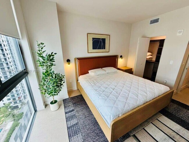 Building Photo - 11 NE 6th St