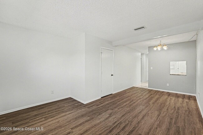 Building Photo - 204 Seminole Ave W