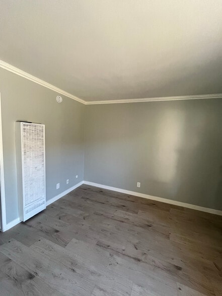 Building Photo - 20033 Saticoy St