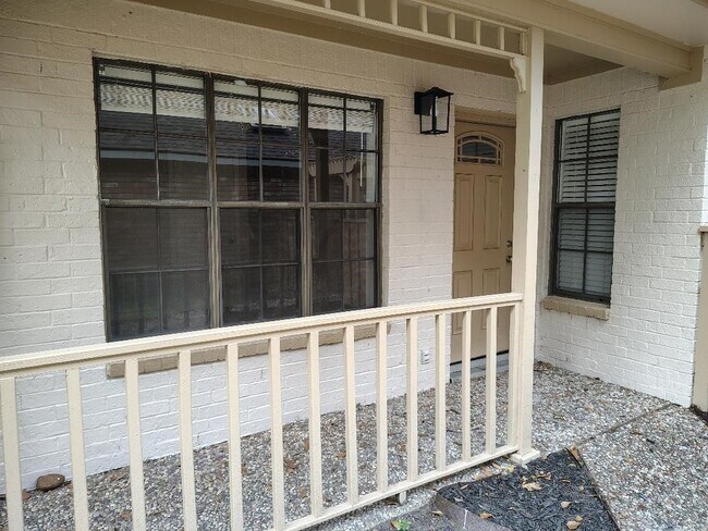 Building Photo - 2823 Whitman Dr