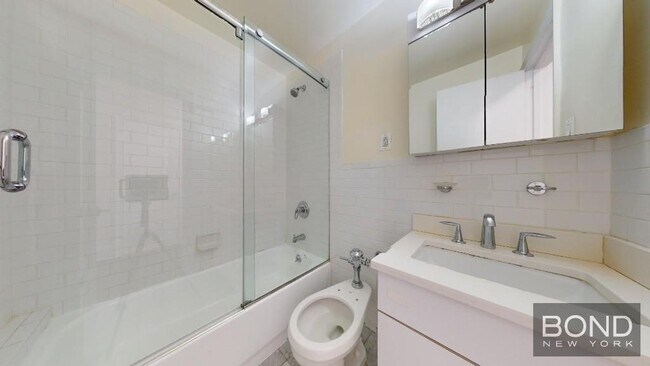 Building Photo - 160 W 73rd St