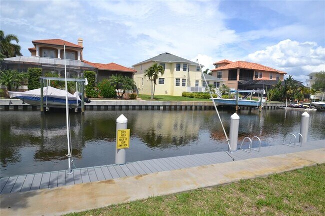Building Photo - 329 Moorings Cove Dr