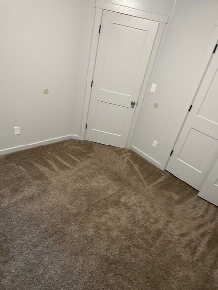 Building Photo - 306 W Royal Land Dr