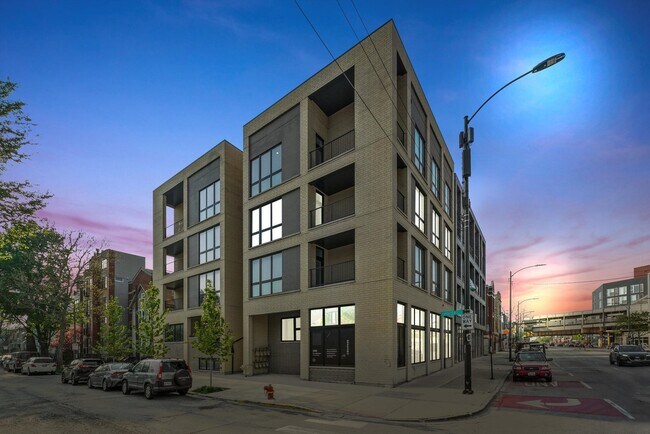 Building Photo - 2404 W Moffat St