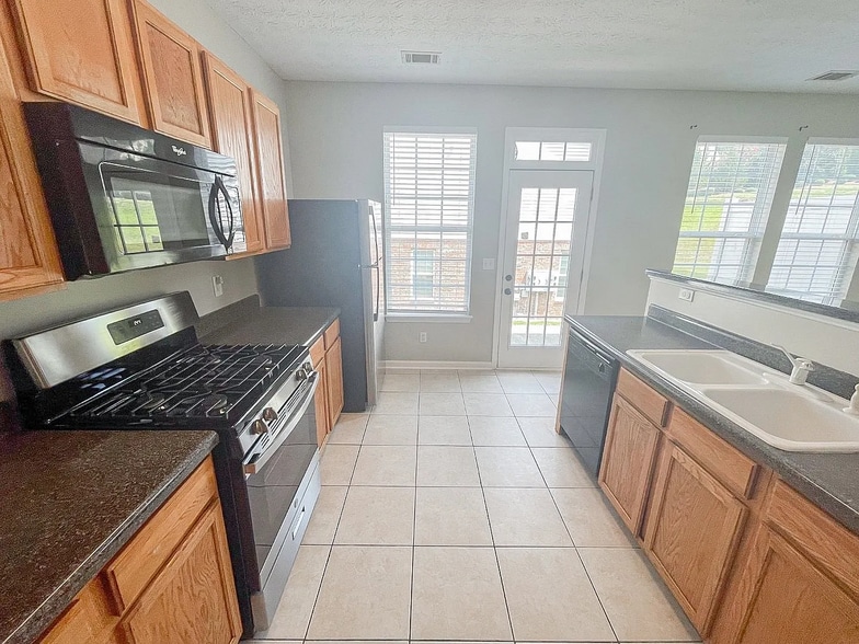 Building Photo - 5357 Paramount View Way