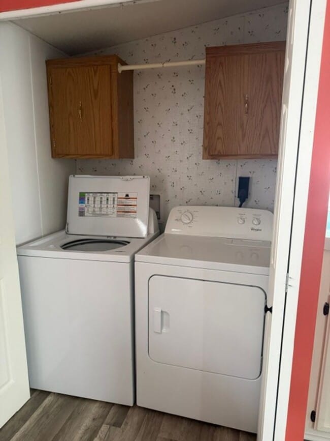 Building Photo - 2 Bedroom, 1 Bathroom Manufactured Home