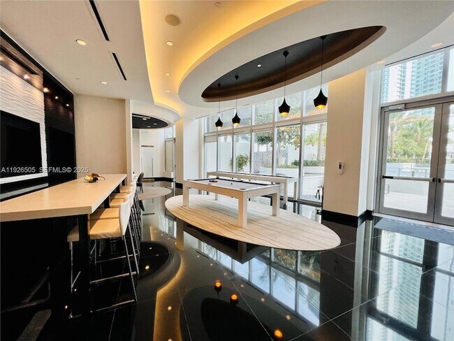 Building Photo - 851 NE 1st Ave