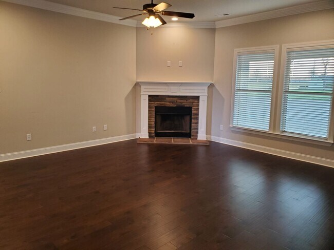 Building Photo - 102 Elledge Farm Dr