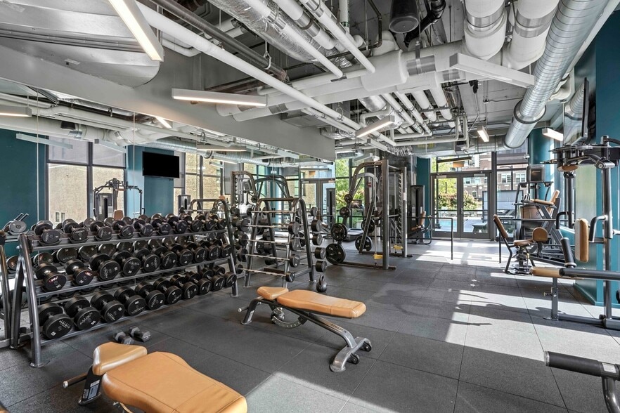 Building Photo - 159 W Superior St