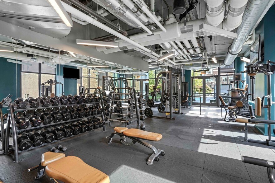 Building Photo - 161 W Superior St