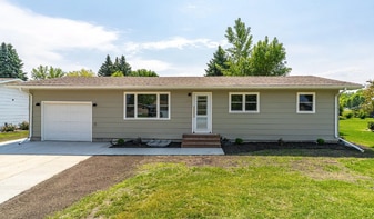 Building Photo - 2503 Crescent Dr